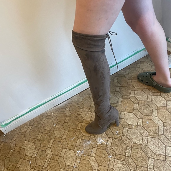 knee high heeled boots size 10 - Picture 3 of 5